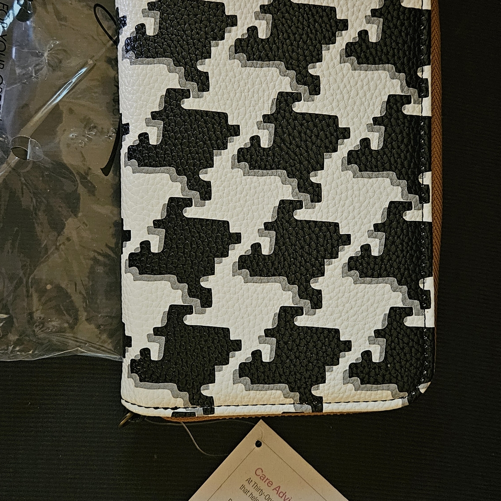 Thirty-One Black and White Houndstooth Wallet